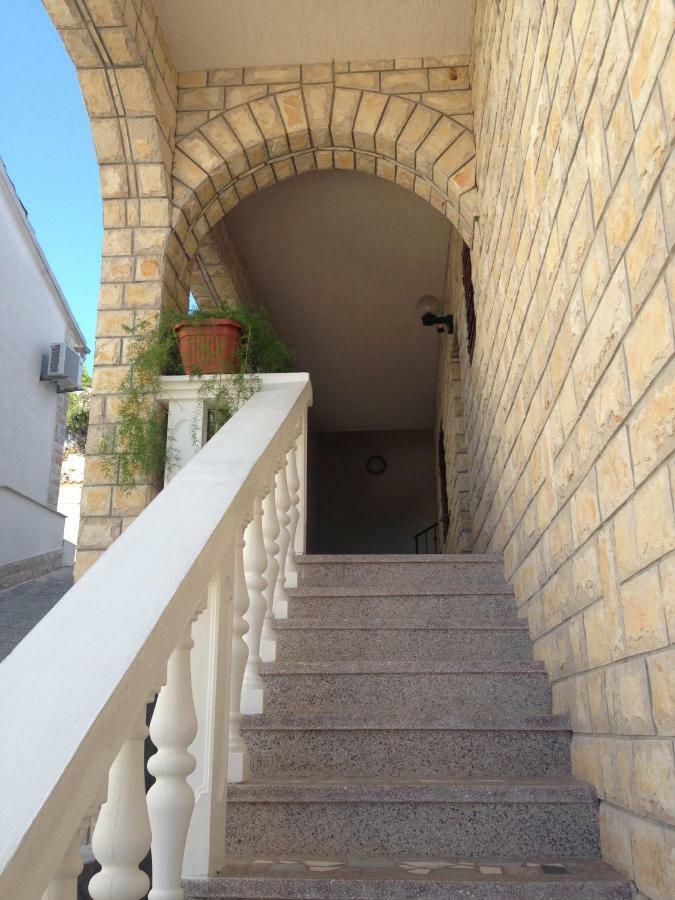 Apartmani Frkic Tisno Exterior foto